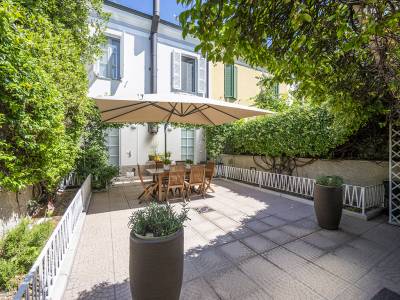 Casa terra tetto di assoluto prestigio con cortile e depandance